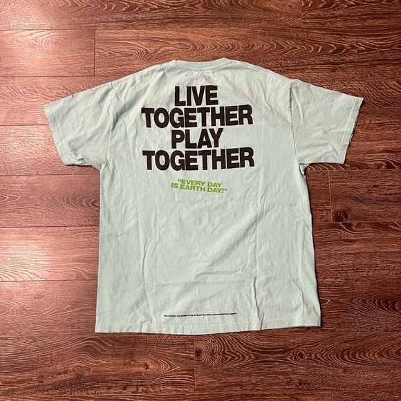 Round Two Everyday Earth Day Front and Graphic - Picture 4 of 4